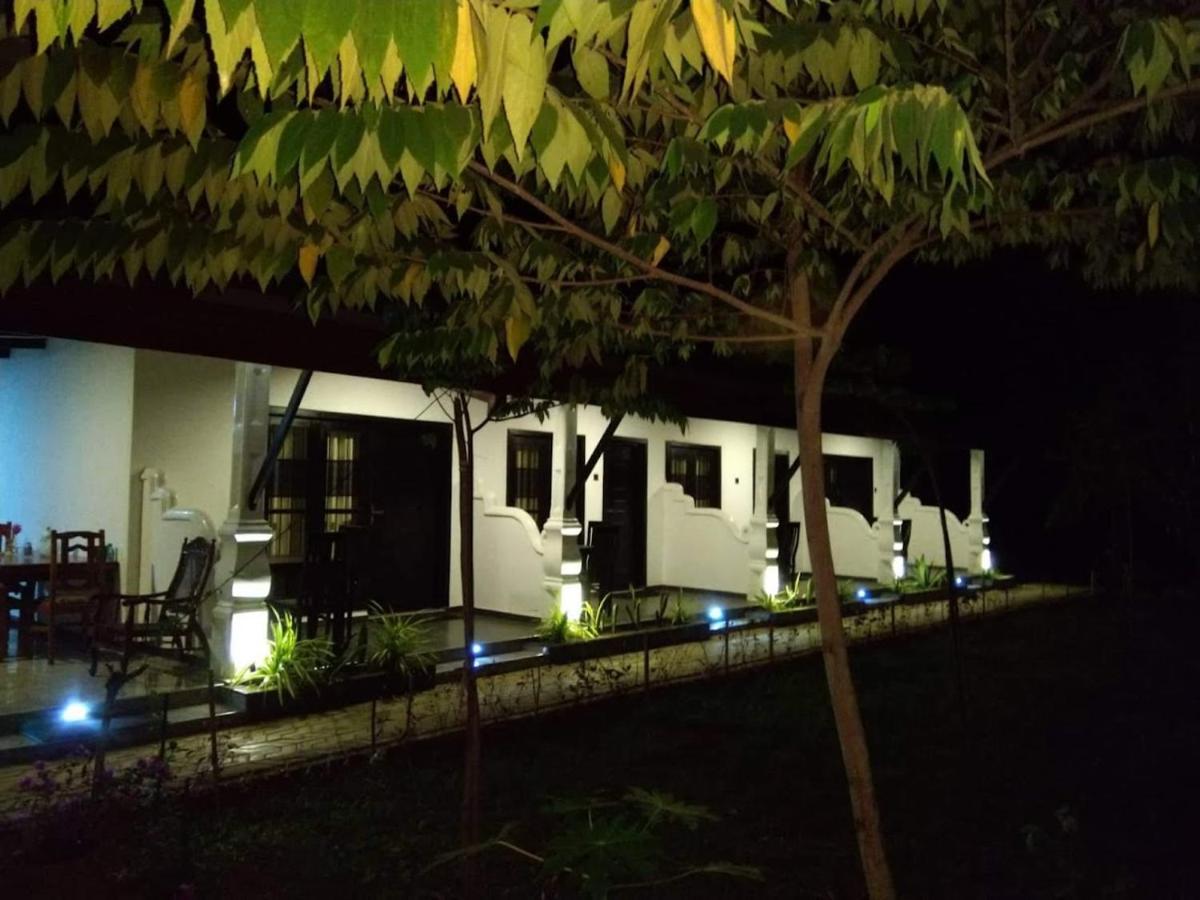 Amron Resort Sigiriya Buitenkant foto