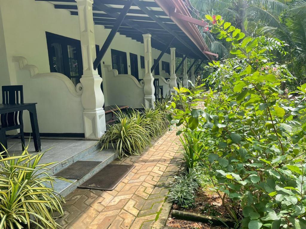 Amron Resort Sigiriya Buitenkant foto